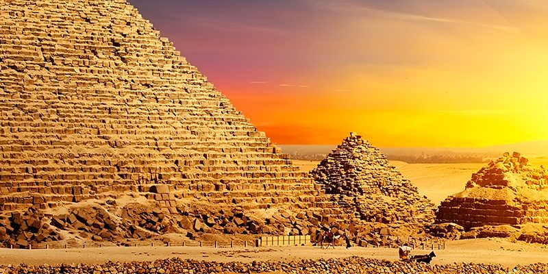 3515545786473-africa-egitto-piramidi-al-tramonto-testatavg-1.jpg
