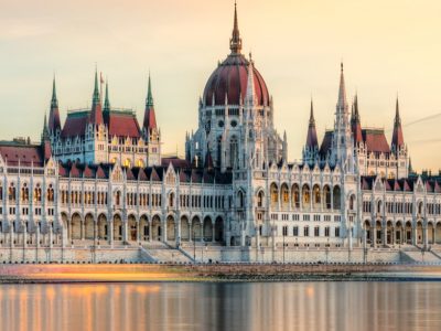 3515579343338-ungheria-budapest-parlamento-testata-vg-.jpg